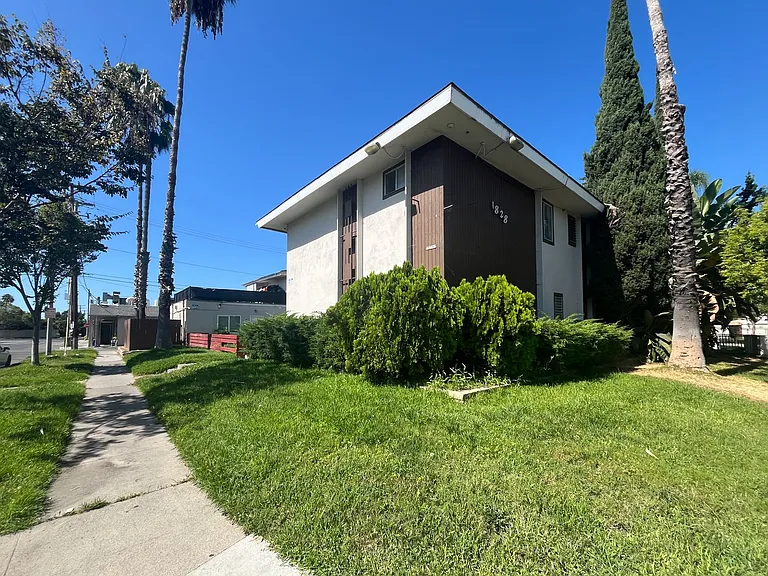 1828 W Glen Ave — Photo 32