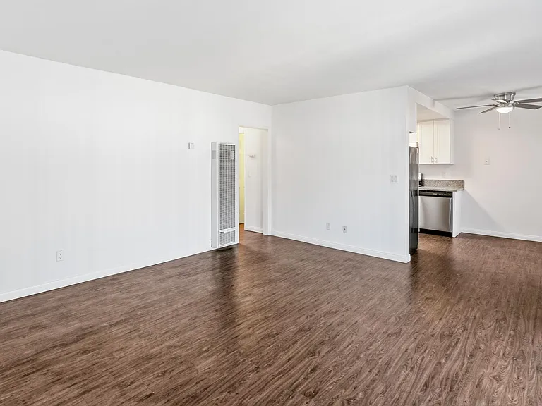 Elmwood Apartments — Photo 7