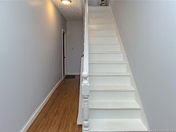 4th image of 34 Adelaide St