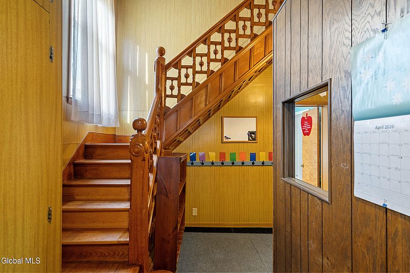 5th image of 497 Glen Street