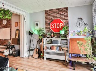 427 2nd St APT 1, Troy, NY 12180