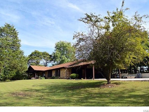 2nd image of 118 Edwin Ln