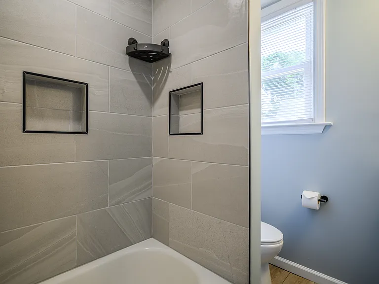 2518 Franklin Ave — Photo 13