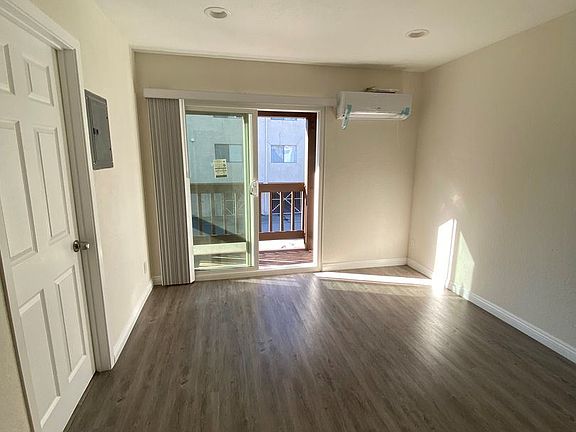 5th image of 817 Westmount Dr #1