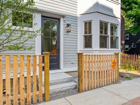 145 Derby St #3, Salem, MA 01970