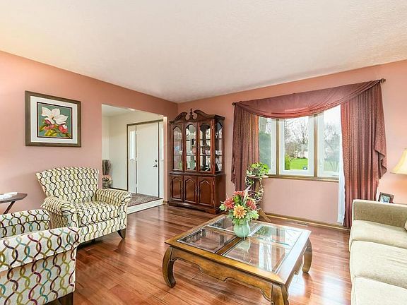 4th image of 11267 Huntington Way NW