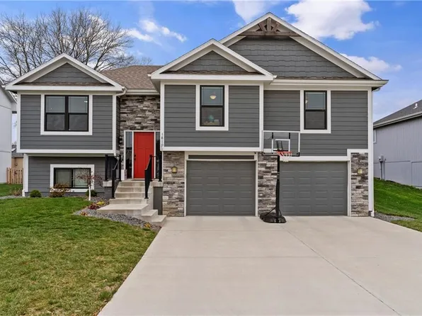 1810 NW Nicholas Dr, Grain Valley, MO 64029