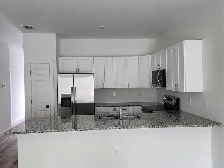 2431 Lola Ave S — Photo 3