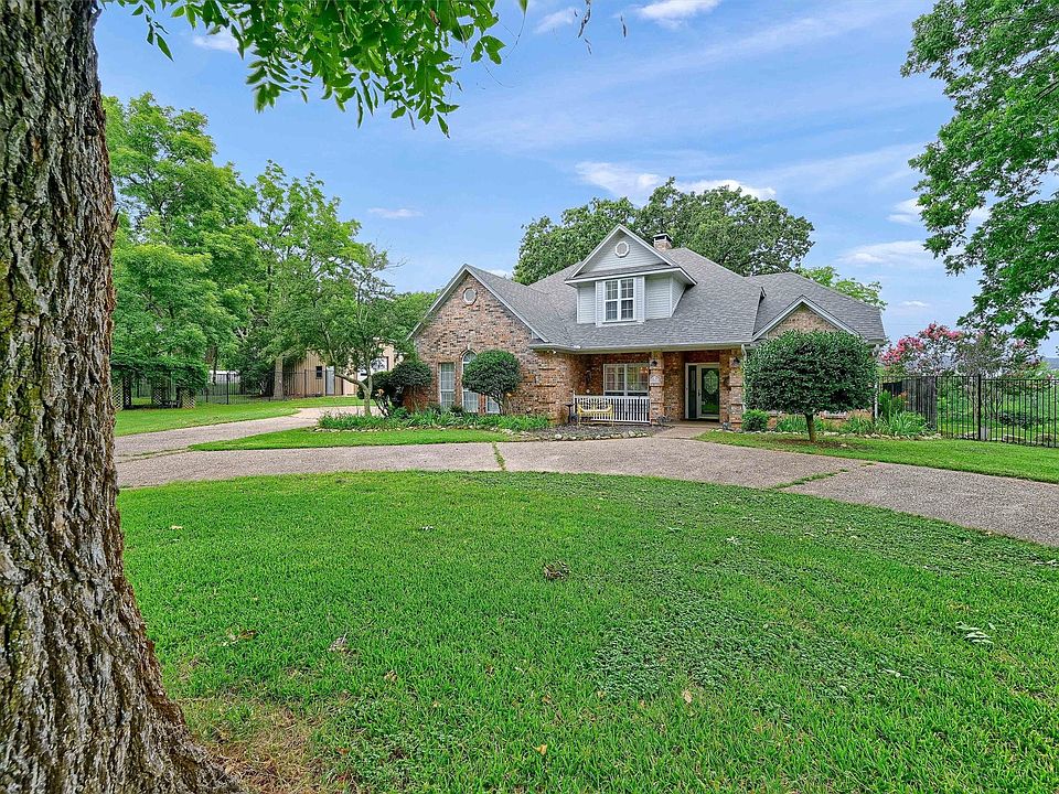 1st image of 276 Graves Cir