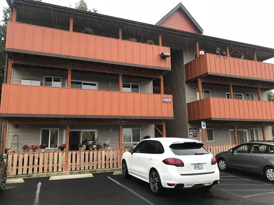 1493 SE Honeysuckle Loop