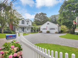 220 Riverside Ave, Greenwich, CT 06878