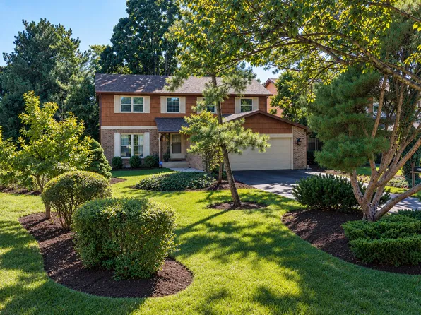 2541 Cobblewood Dr, Northbrook, IL 60062