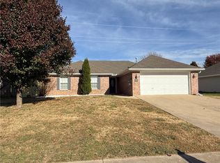 750 Dogwood St, Centerton, AR 72719