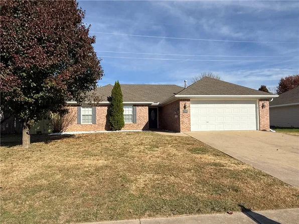 750 Dogwood St, Centerton, AR 72719