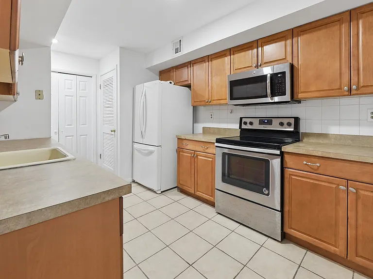 850 Main St #102/1B — Photo 3