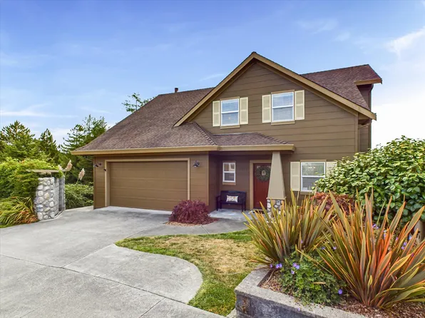 2251 Briarwood Cir, Eureka, CA 95503