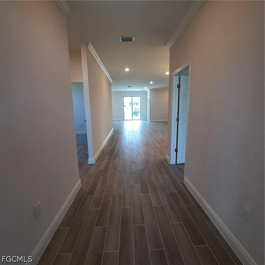 5 bed, 3.0 bath, 2561 sqft, $3,000 — Photo 3