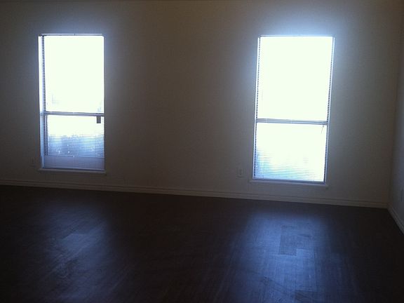 2nd image of 656 Nora Ln