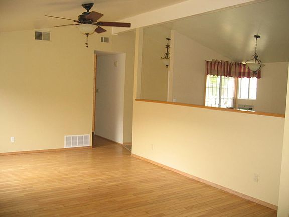 3rd image of 2079 Finch Ln