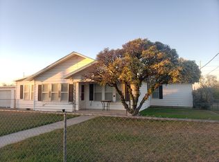 212 W Main Ave, Mertzon, TX 76941