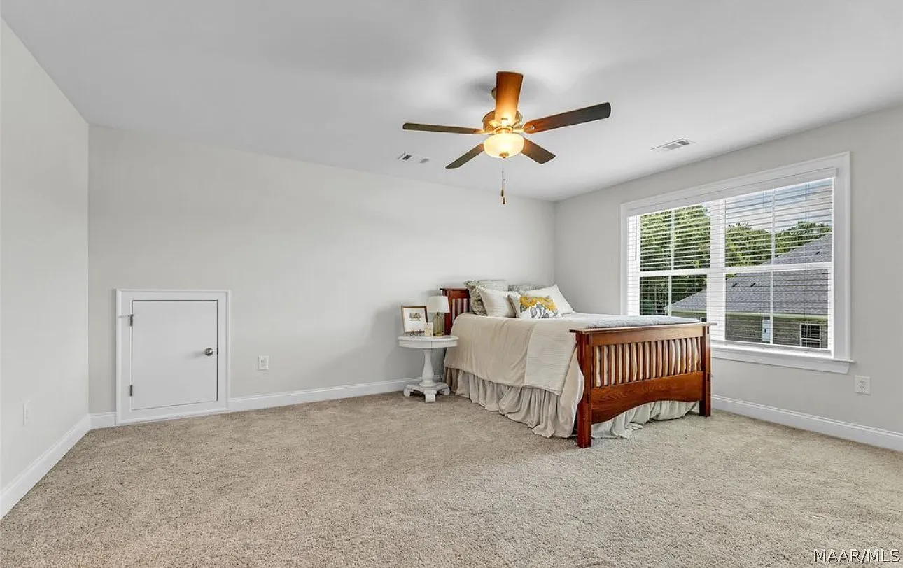 5 bed, 3.0 bath, 2751 sqft, $2,600 — Photo 4