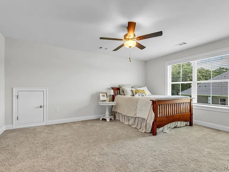 253 Pedric Dr — Photo 4