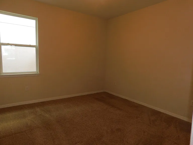 2135 Donahue Dr — Photo 11