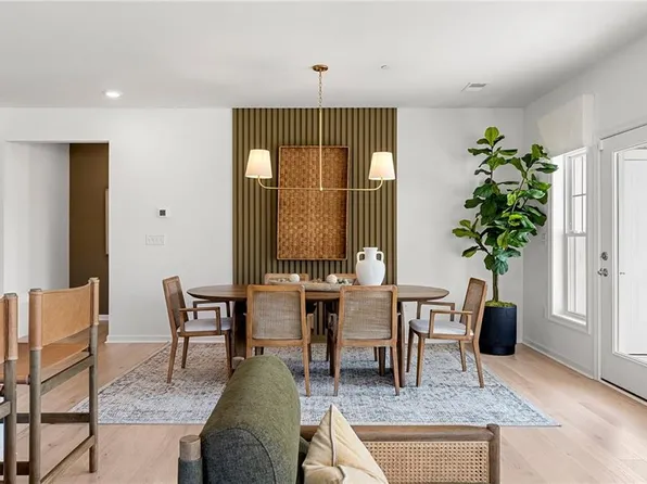 141 E Point Dr #412, East Providence, RI 02916