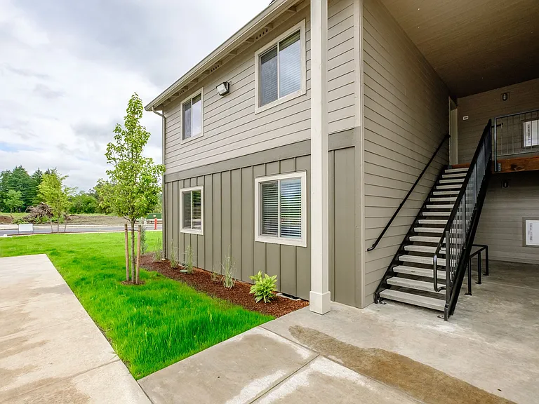 Santiam Gateway Apartments — Photo 9