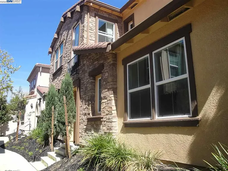 3323 Vittoria Loop — Photo 1