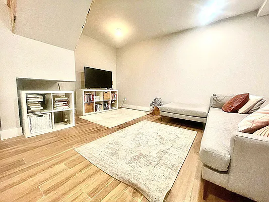 Rented by Doorway NYC, LLC | media 22