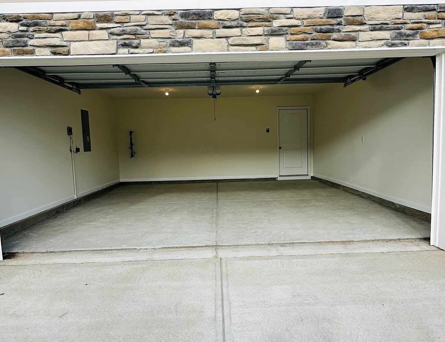 3 bed, 2.5 bath, 1767 sqft, $1,950 — Photo 4