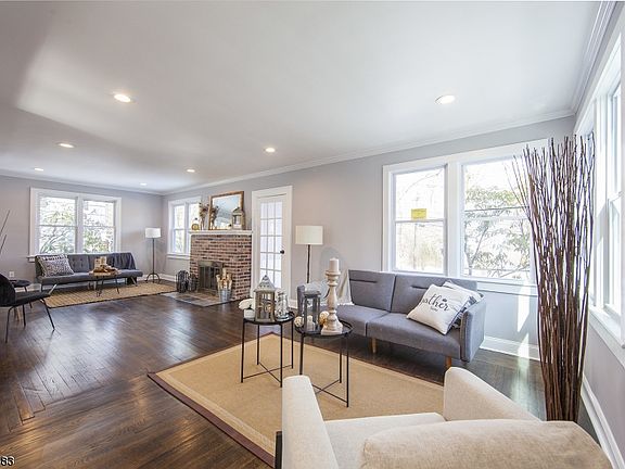 3rd image of 710 Eagle Rock Ave