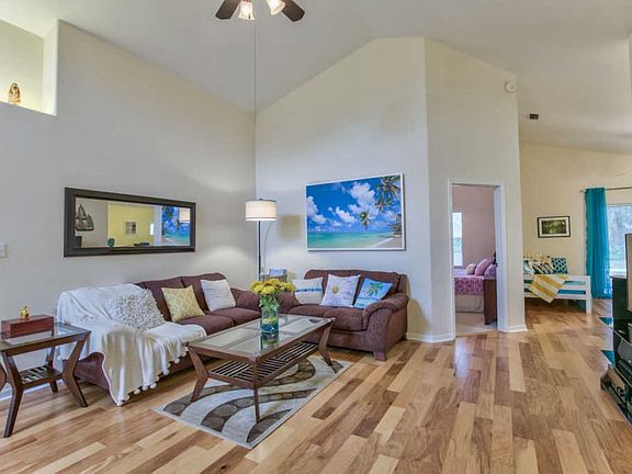 5th image of 1051 Park View Dr