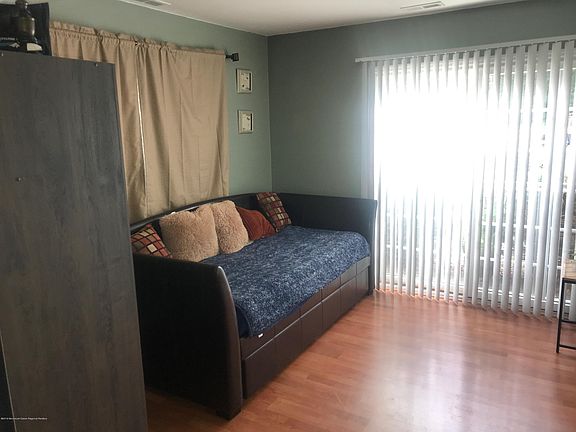 3rd image of 701 Zlotkin Cir APT 4