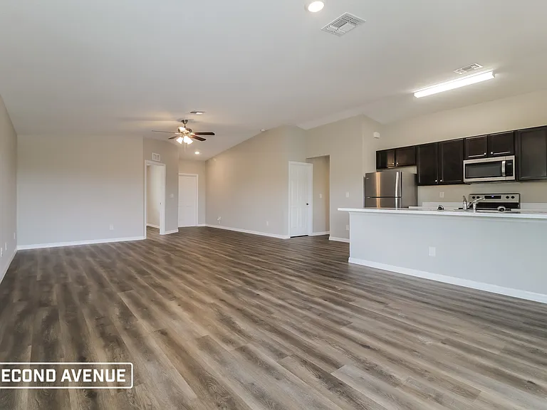 437 Reading St — Photo 7
