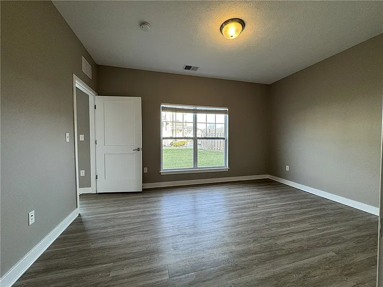 29 Green Spring Ln — Photo 13