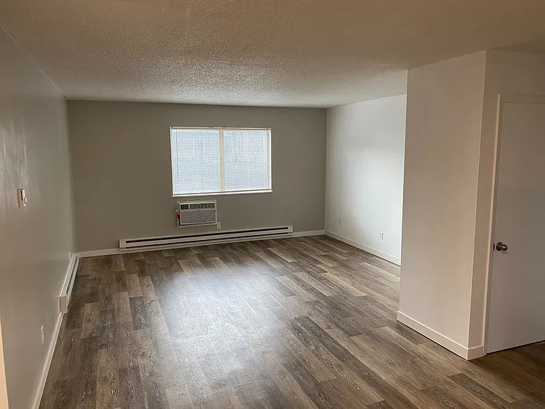 Pine Villa Apartments — Photo 7
