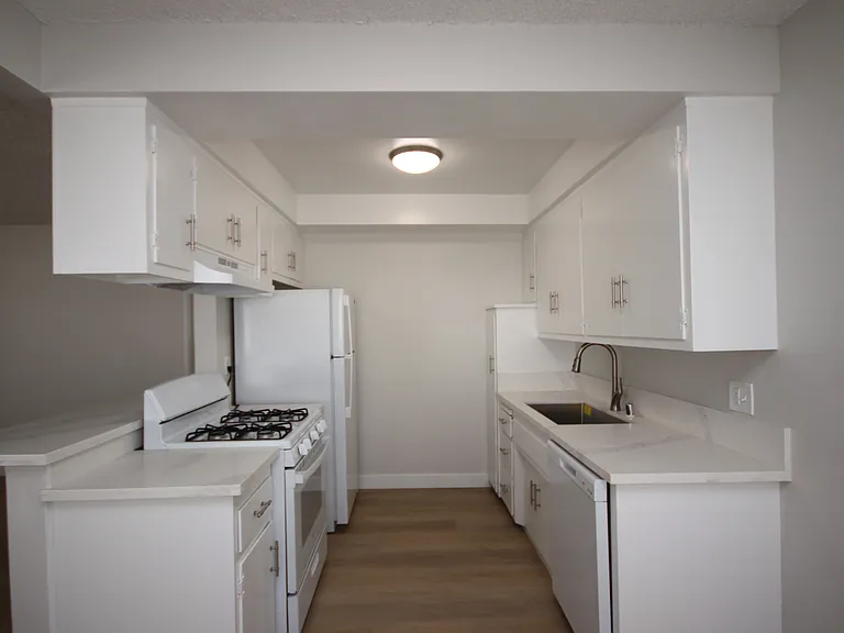 2505 W Grand Ave #F — Photo 8