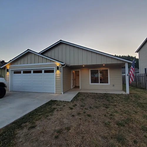 913 SW Front Photo 1