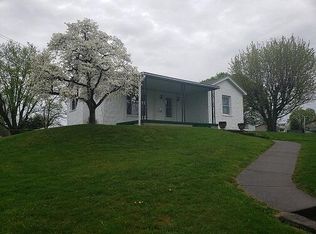 209 Hill St, Oak Hill, WV 25901