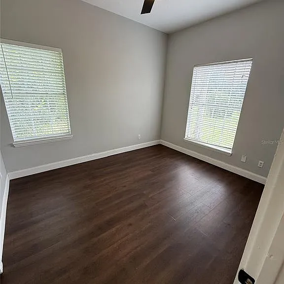 325 Leslie Ln — Photo 18