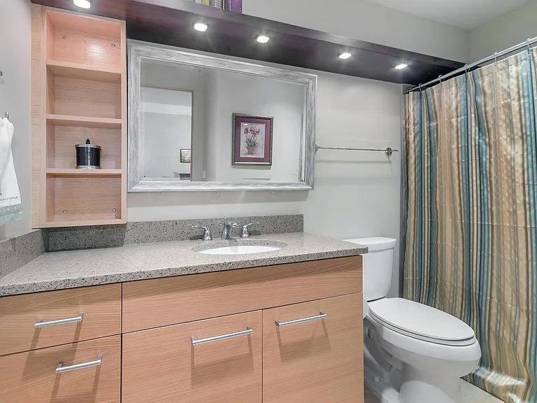 309 W Washington Ave #401 — Photo 39