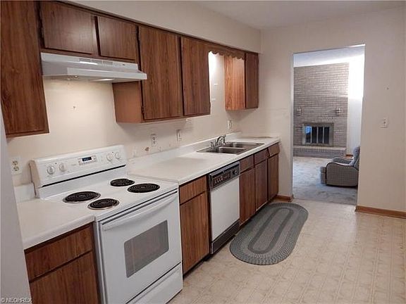 3rd image of 817 Ambrose Dr