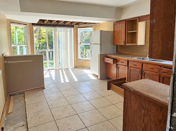 4437 W Court St, Flint, MI 48532