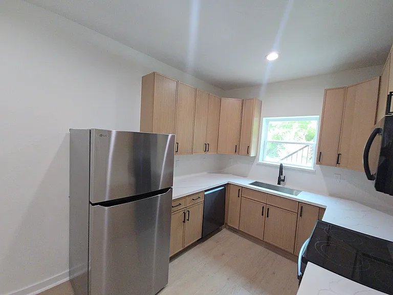 8101 Venus St — Photo 6