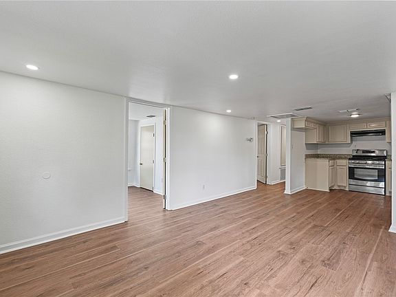 4th image of 2629 Dunbar St