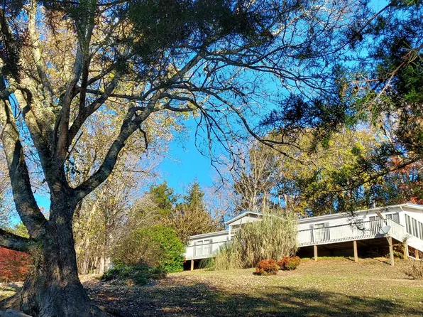 750 R H Ellis Rd, Dandridge, TN 37725
