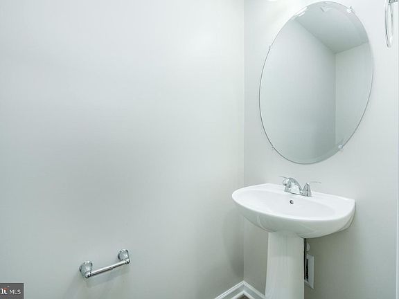 5th image of 161 Jack Pine Way
