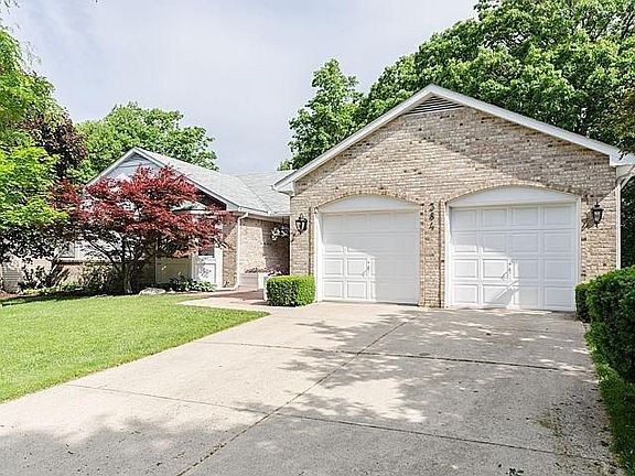 3rd image of 384 Burr Oak Dr